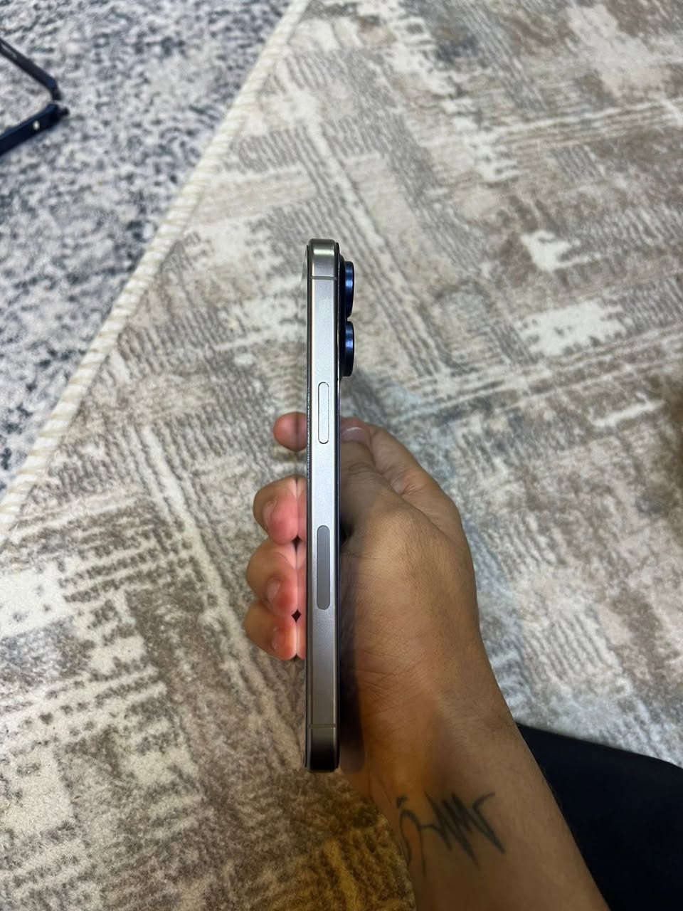 السلام عليكم ايفون 15برو ماكس بطاريه89جهاز مكفول من كلشي شخط مابي بيع مستعجل سعر900رقم الهاتف ***********عنواني بصره الجزيره
