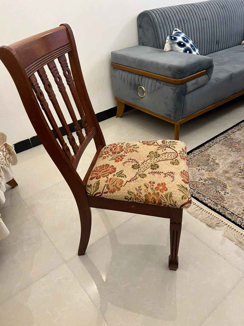 السلام عليكم ميز طعام خشب صاج للبيع حيل نظيف وخشب اصلي درجه اولى مو سوكي  عدد الكراسي 8 السعر 250 الف للاستفسار ***********
