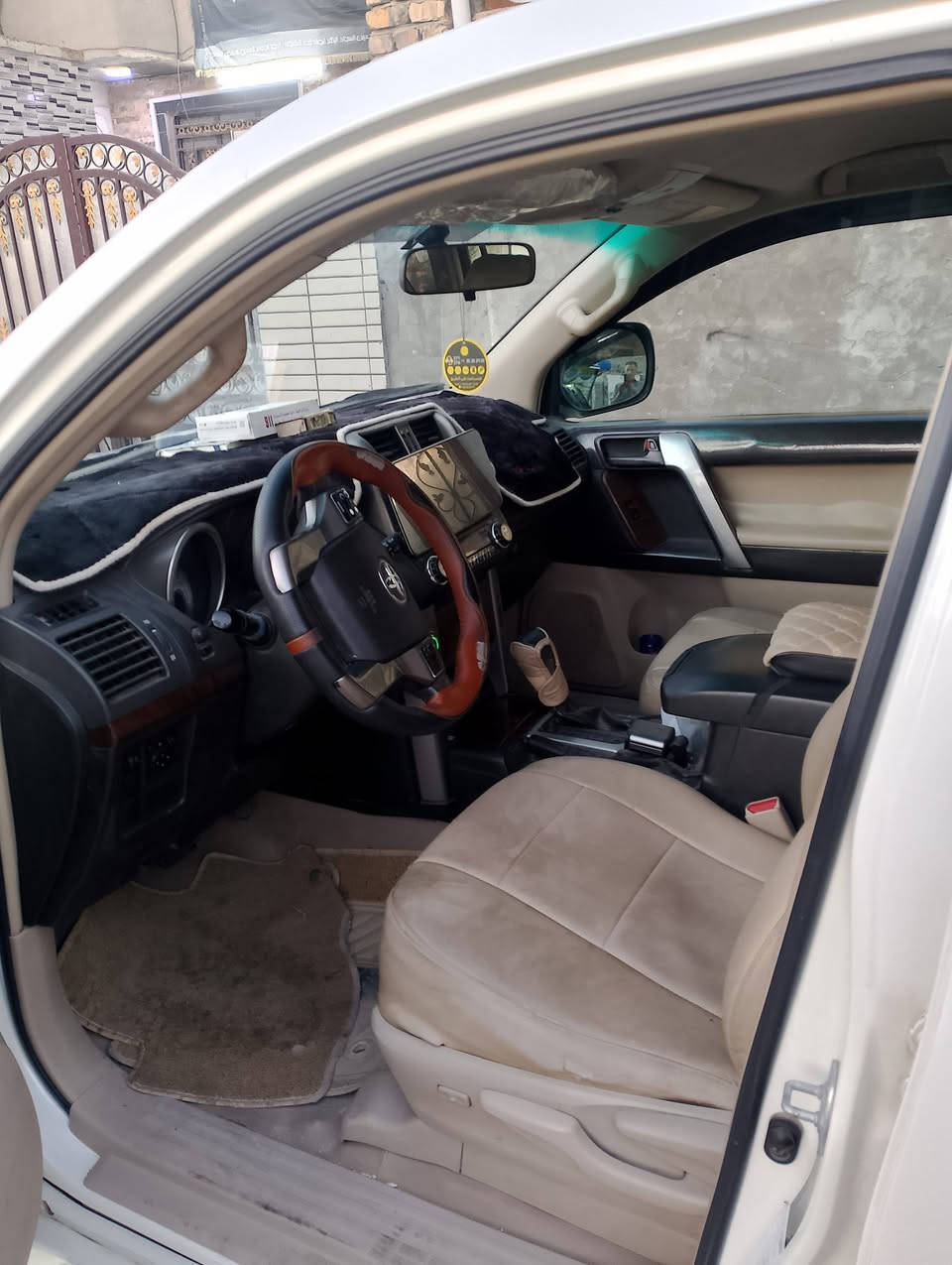 السلام عليكم / برادو مديل 2011 شكل 13 مكينه 2700 مامفتوحه بصمه تشغيل عن بعد بيه بارد ربع جاملغ الخلفي بدون صبغ سياره جاهزه  رقم بغداد بسمي المكان بغداد الحبيبيه / رقم التلفون *********** السعر 210  وبيه مجال
