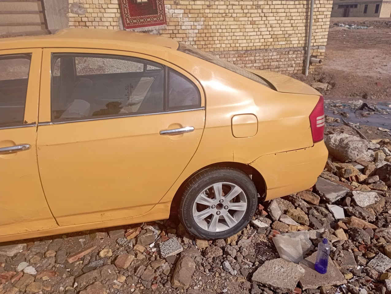 السلام عليكم ليفان موديل 13 جاهزه مكينه كير خير من الله حداديه تخم تاير سنويه بعده جديده مصفره هيه خط جديد  تحويل مباشر مكفوله من لكص ولعيب شرعي عنوان ناصريه مركز *********** سعر 28 وبيه مجال قليل
