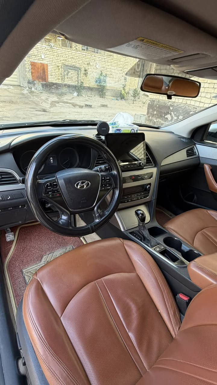 السلام عليكم
سوناتا 2017 
رقم انكليزي 
ضرر موضح بلصور 
مواصفات بصمه تحكم استيرن 
شاشه جبيره حساس امامي خلفي 
كامره دواره 
فتحه بل سقف 
تحكم ستيرن جهتين 
تبريد بلكشنات 
مواصفاته  فول 
السعر 125 وبيها مجال للطيبين 
اي استفسار ***********
