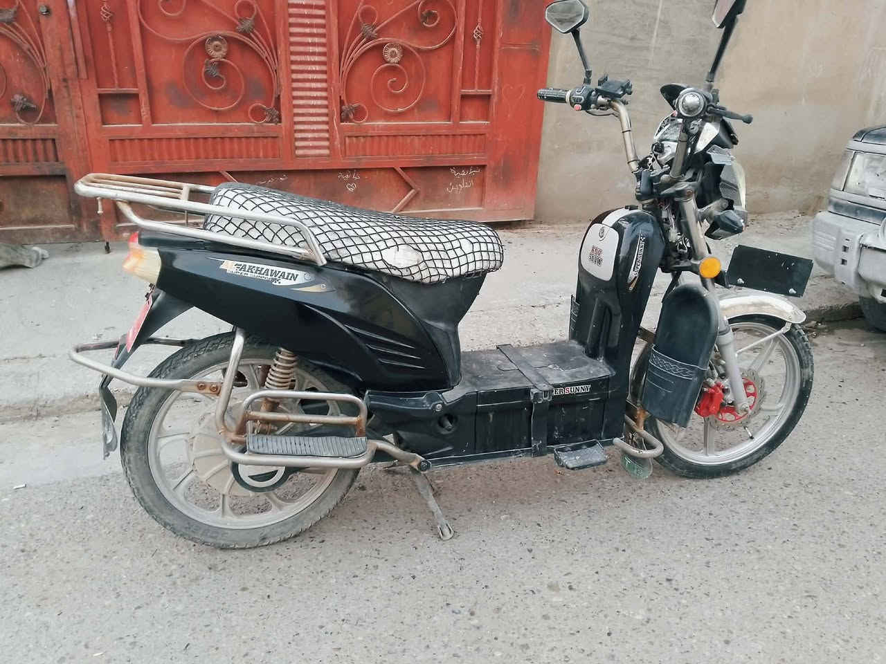 ماطور شحن للبيع 
بطاريات نص عمر 
ماطور كشره نضيف 
كهريائياته كلهن شغالات
السعر 300 بي مجال 
الي يريده يتصل 
***********
