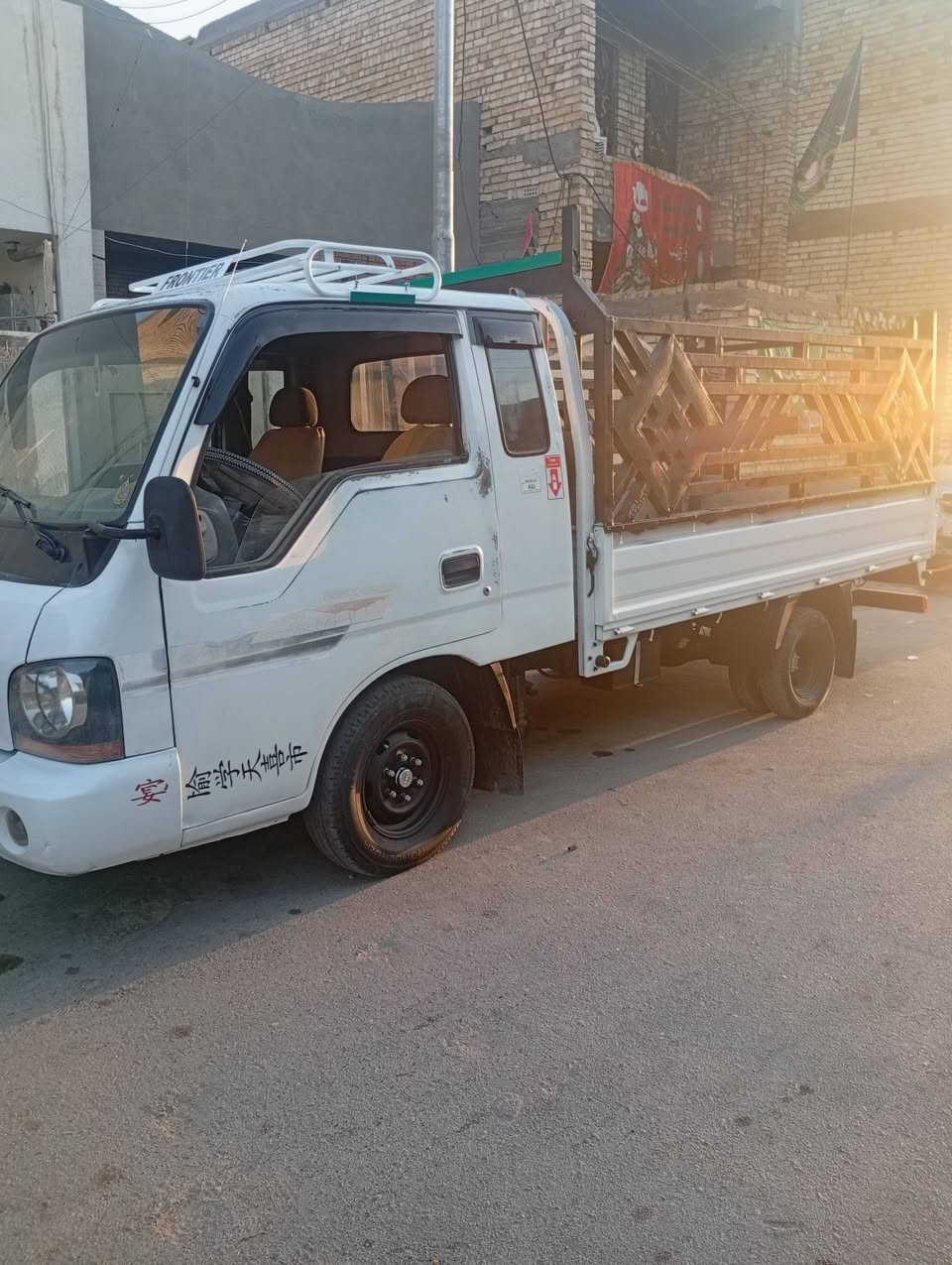 سلام عليكم كيا حمل البيع أم عيون موديل 2001رقم بغداد مشروع وطني مكينه وكير واكسل وحداديه وشاصي و كهربائيات وكفالة عامه وصبغ قليل عنوان بغداد شماعيه والاستفسار على هاذا رقم ***********.  وسعر 75ورقه
