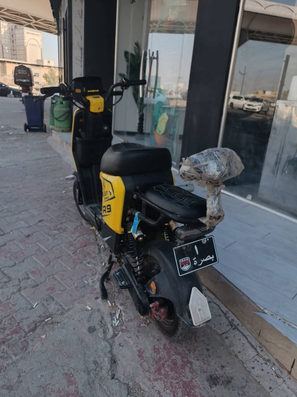ار 9 موديل 26 بطاريات خمسه كبير 32 سرعتها الحقيقيه 80 شاشه الكترونيه دراجه نظيفه 100 100 دبلات ولو قدام جديده لون اصفر مراوس بنزين مكان بصر بالسعر 400 وبي مجال مراوس ماكس واعطي فرق رقم الهاتف واتساب+964 787 616 7108
