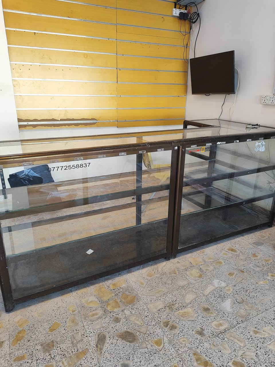 السلام عليكم عارضة جام ٣ خانة حرف L ٣ متر المنيوم ثقيل 

السعر ١٥٠ الف العنوان البصره صالحيه للستفسار ***********
