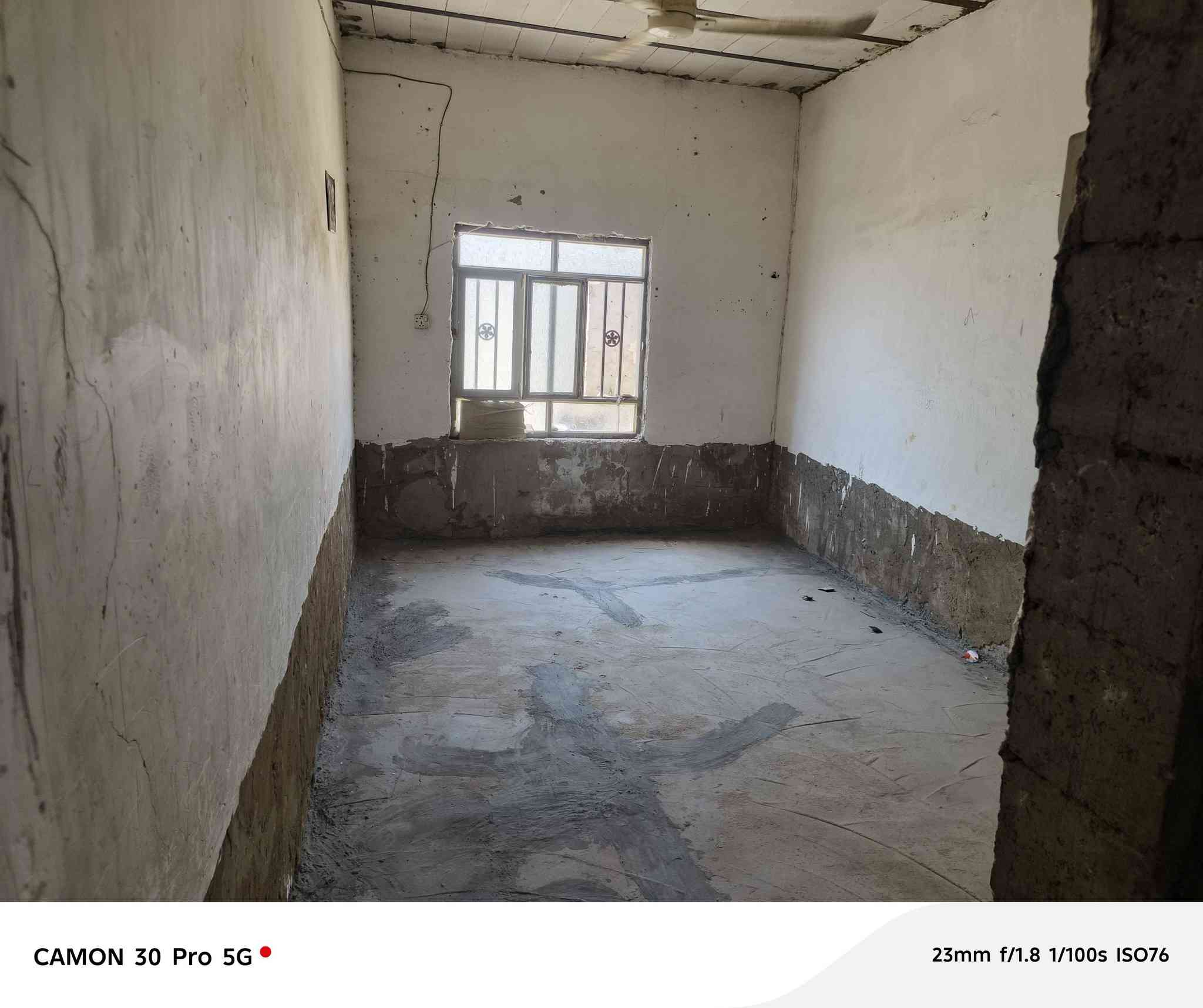 بيت لبيع وليجار  مراوس بسيارة راوس  عنوانة شارع لمطار لقديم مسجل بطابو مساحة ١٢٠ متر لي يريده يتواصل وياي عرقم ***********
