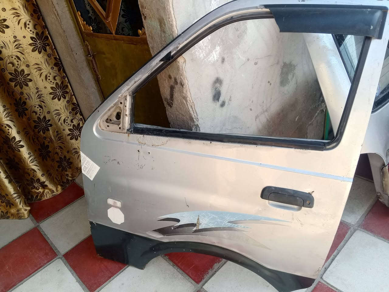 سلام عليكم من رخصه الادمن بيبان للبيع بلاديات مابيهن صبغ بس باب سلايت مرشوش 
***********
