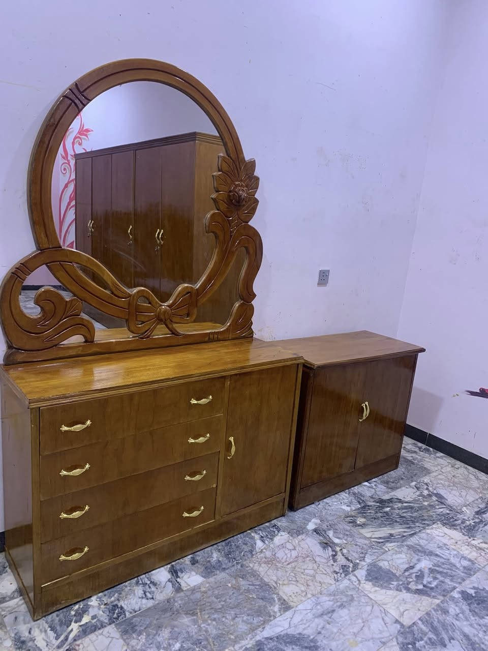 من رخصت مدير محترم الغرفه خمسه بيبان صاج داخل وخارج صاج نضيفه جدا اي ضرار مابيه تخت جربايه صاج بلوك سعر 400 رقم هاتف *********** بغداد مكلفه بالنشر اتصال فقط عل رقم هاتف
