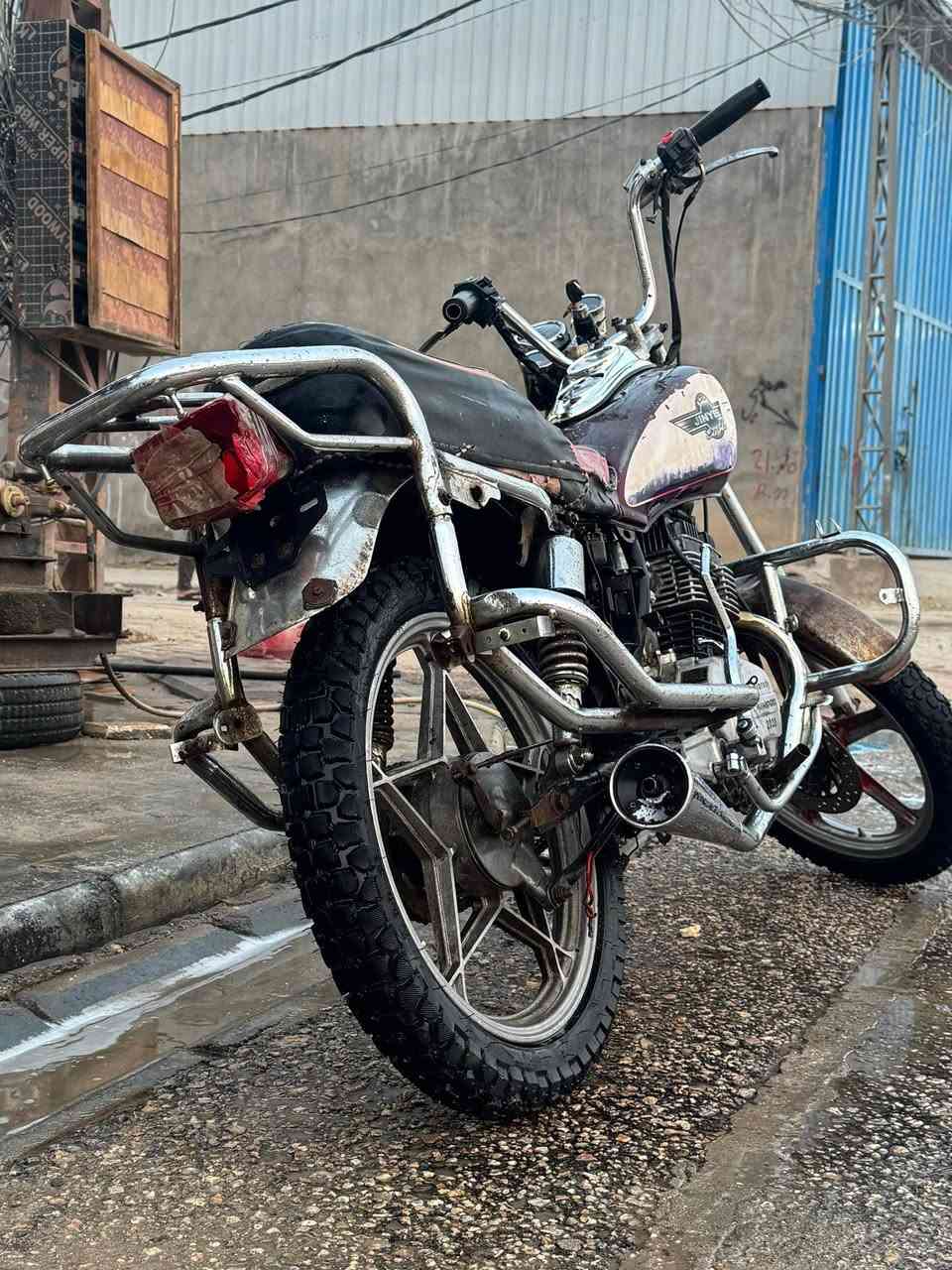 للبيع دراجه جونده الدراجه قوية كلش صالنصات جدد تجفيته جديده المكينه ناعمه تجي تشوف بعينك الدراجه نضافته كدامك تاخذه ما تتعب بيه بانزيناتك ودهنك وتتوكل الدراجه اوراق وسنويه ورقم أسود (((((((((((السعرررررر300 وبيها مجال)))))))))مكانها النجف الاشرف المشخاب ما أرد فقط اتصال لا تراسل والرقم***********
