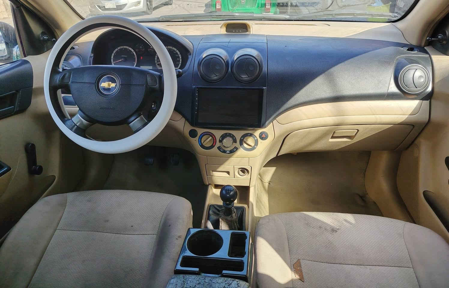 شفر افيو موديل 2011 اللون ابيض رقم انكليزي باسمي كير عادي محرك مفتوح نعمه من الله السياره *********** السعر 60
