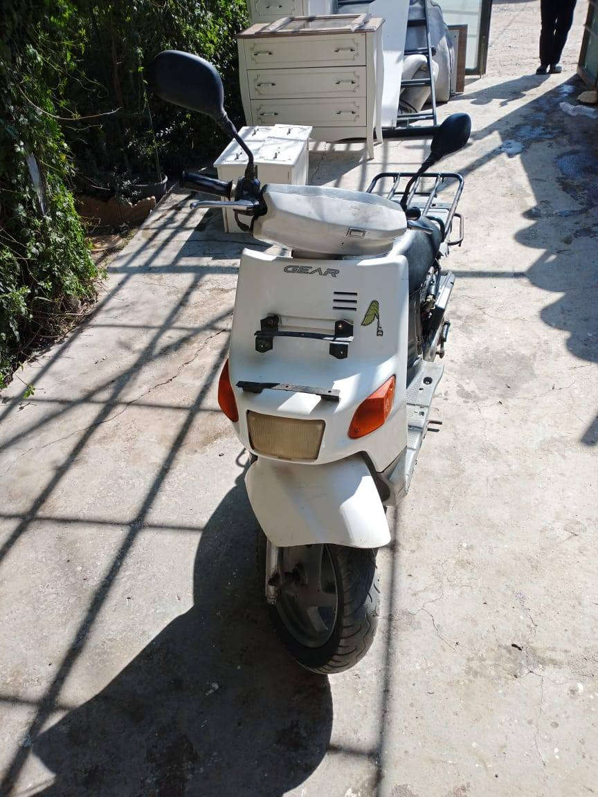 السلام عليكم دراجه بيكم كوم حديد جانت تشتغل محرك ما بيه شي بس ناريه كاطعه وقبق هظدر نقصر برغين وبيه كفر مكسور بس واحد الدراجه ضفيره جديده مرتبه بس مالي خلكه سعر 125 وبيه مجال مكاني بغداد الدوره ابو دشير رقمي***********
