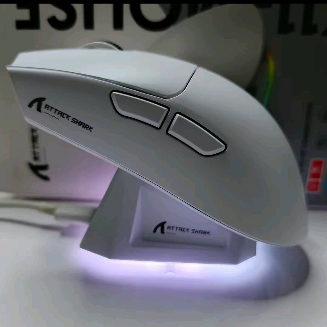 لمحبي الأداء والتميز.. Attack Shark X11 الاحترافي متوفر الآن! 🖱️🔥
​إذا كنت تبحث عن ماوس يجمع بين المواصفات التقنية العالية والتصميم الفخم، فهذا الماوس هو خيارك الأفضل.
​المواصفات التقنية:
✅ حساس PAW3311: دقة تصل إلى 22,000 DPI (سرعة واستجابة خرافية).
✅ 3 أنماط اتصال: (وايرلس 2.4G، بلوتوث، سلكي باراكورد).
✅ قاعدة شحن مدمجة: تأتي مع إضاءة RGB مميزة لتزيين مكتبك وشحن الماوس بسهولة.
✅ وزن خفيف (63 غرام): مثالي للألعاب السريعة والمنافسات.
​📦 الملحقات: الماوس + قاعدة الشحن + كابل باراكورد + ستيكرات احترافية للتحكم.
​⚠️ الكمية محدودة جداً: باقي آخر قطعة باللون الأحمر، ومتوفر أيضاً اللون الأبيض.
​📍 التوصيل: متوفر لكافة محافظات العراق 🚚
💰 السعر: 35 الف فقط


**إذا كنت صاحب هذا الإعلان وتريد حذفه لأي سبب، رجاءا أرسل رسالة إلى الدعم الفني**