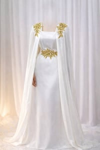 قفطان أبيض • تطريز ذهبي • مقاس ٣٨/٤٠