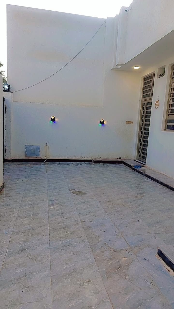دار للبيع كوت حي الحكيم شارع اللواء علاء غريب مساحه 210متر بناء طابوك سكف صب مرقم من قبل قسم بلدي حي الحكيم يتكون من.. غرفتين نوم..
هول  ...مطبخ..استقبال.. صحيات داخلية وخارجية.. كراج.. 
سعر وباقي تفاصيل الاتصال على الرقم ***********
كوت_حي الحكيم شارع علاء غريب او قرب أسواق باب الحارة
دار للبيع كوت حي الحكيم شارع اللواء علاء غريب مساحه 210متر بناء طابوك سكف صب مرقم من قبل قسم بلدي حي الحكيم يتكون من.. غرفتين نوم..
