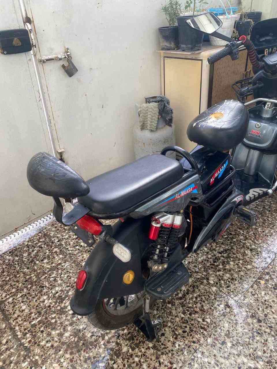 السلام عليكم
دراجة مستعملة للبيع
موديل 2024
السعر ٤٠٠ الف وبيها مجال
للاستفسار الاتصال على الماسنجر او على الرقم *********** واتساب
