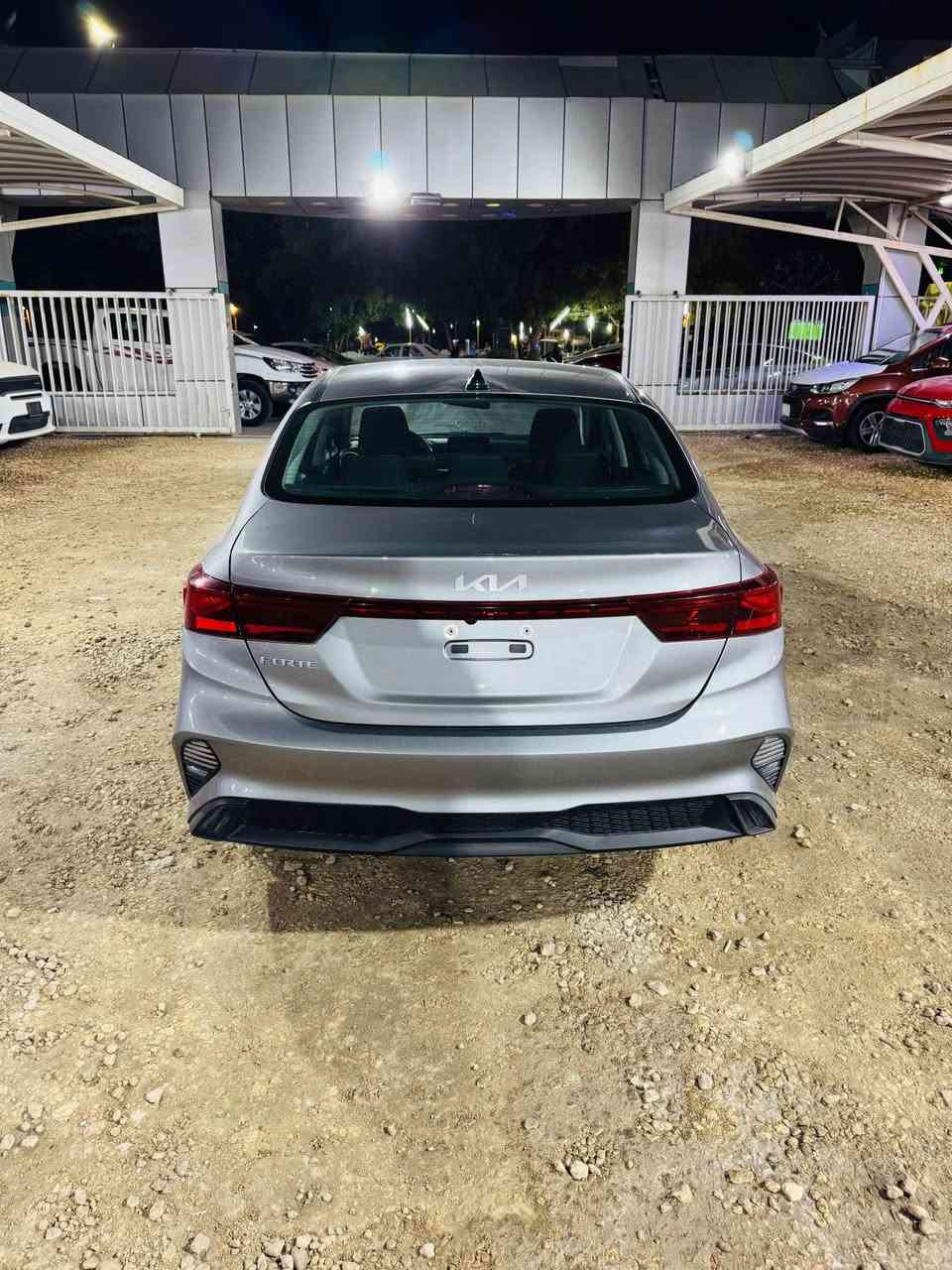 السلام عليكم 
كيا فورتي موديل 2023 حره بدون رقم تترقم اي محافظه حادثها تبديل بنيد فقط مواصفات نص فول سياره جاهزه من اي نقص مكانها السماوه الكورنيش معرض ابن عبد السعر 142 وبيها مجال بسيط للاستفسار *********** *********** السماوا, المثنى
