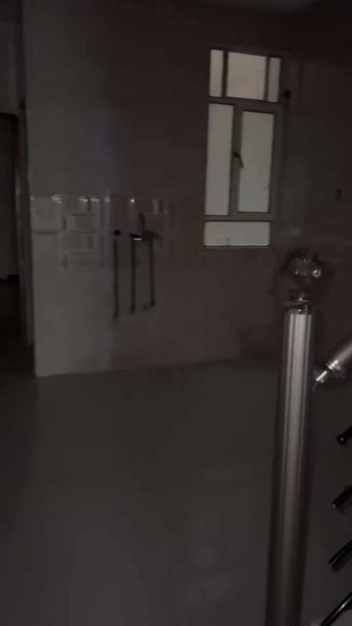 بيت للايجار 
العنوان قاهرة شماسية ناجي عواد📍
يحتوي على صالة مطبخ خدمات غرفة نوم 
طابق ثاني غرفتين نوم وخدمات وحولي صغير
طابق ثالث سطحين 
للاستفسار: ***********☎️
