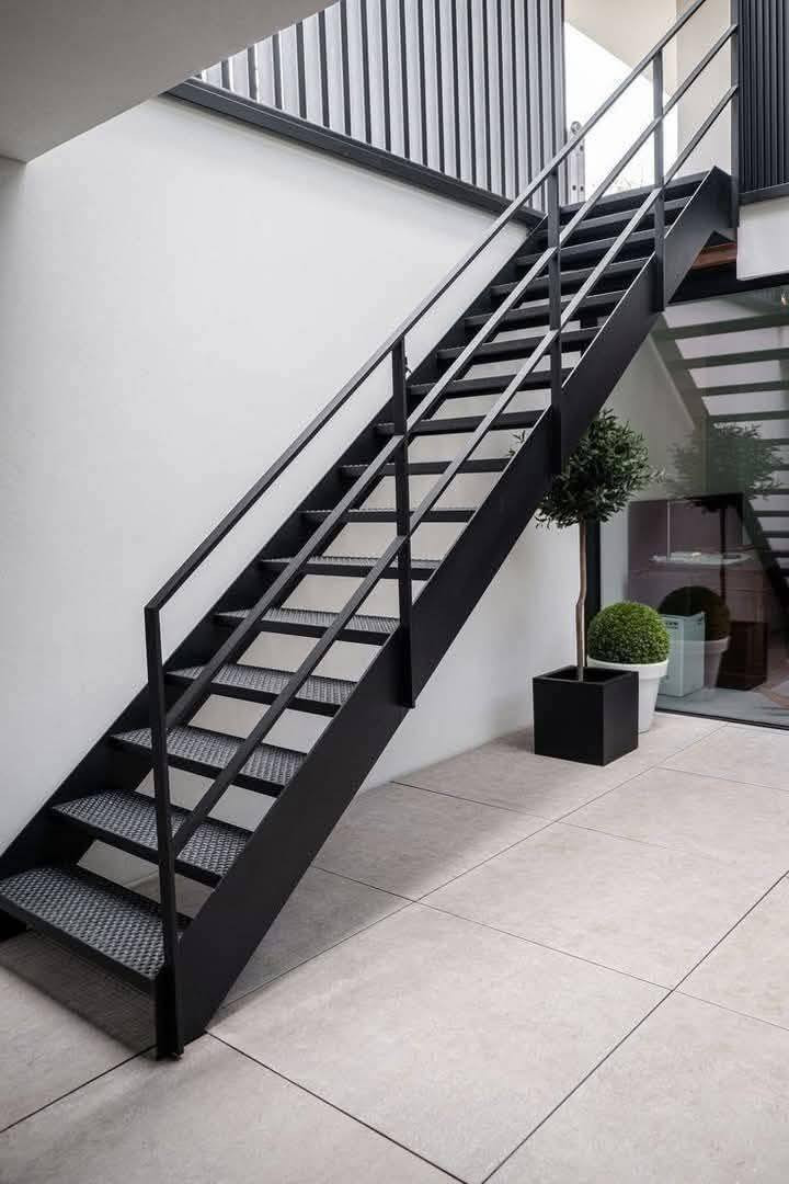 عالم الحدادة لعمل كافة الابواب والمسقفات والشبابيك والمحجرات وبأحدث التصاميم حسب الطلب كما يتوفر القطع بالاوكسجين لجميع انواع الشيلمان العنوان كوفة - حي ميسان
للتواصل ***********
