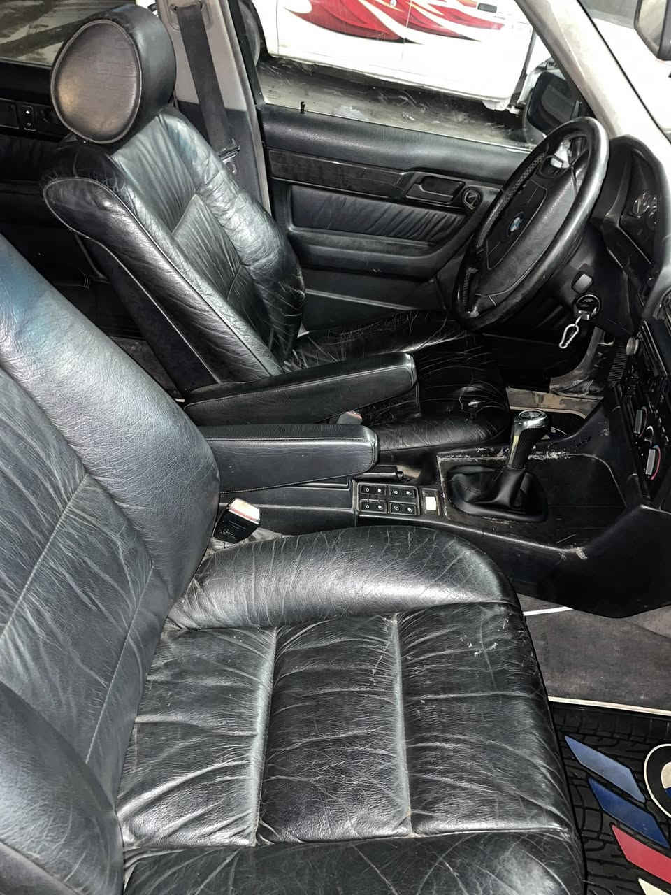 ئارم پلاستيك
كوشن جلد و هيتر 
ده بل چه كمه جه
هه موو گياني له سه ر ده قي شه ريكه يه
بي ده عم و ليدراو 
مه كينه گير به شه رت 
چوار ويل و تايه لوك 
٤٠ گلا
***********
***********
ده ربنيخان
