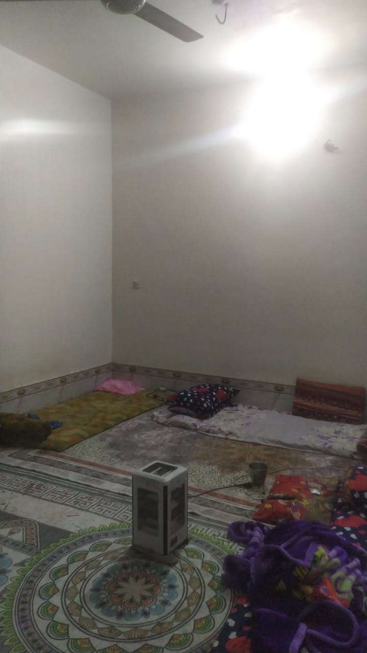 بيت 100متر للرهن بشارع المطار القديم قرب مدرسه الجنائن غرفه وصاله ومطبخ وستقبال  سعر الرهن12 وبي مجال بسيط للاستفسار ***********/***********
