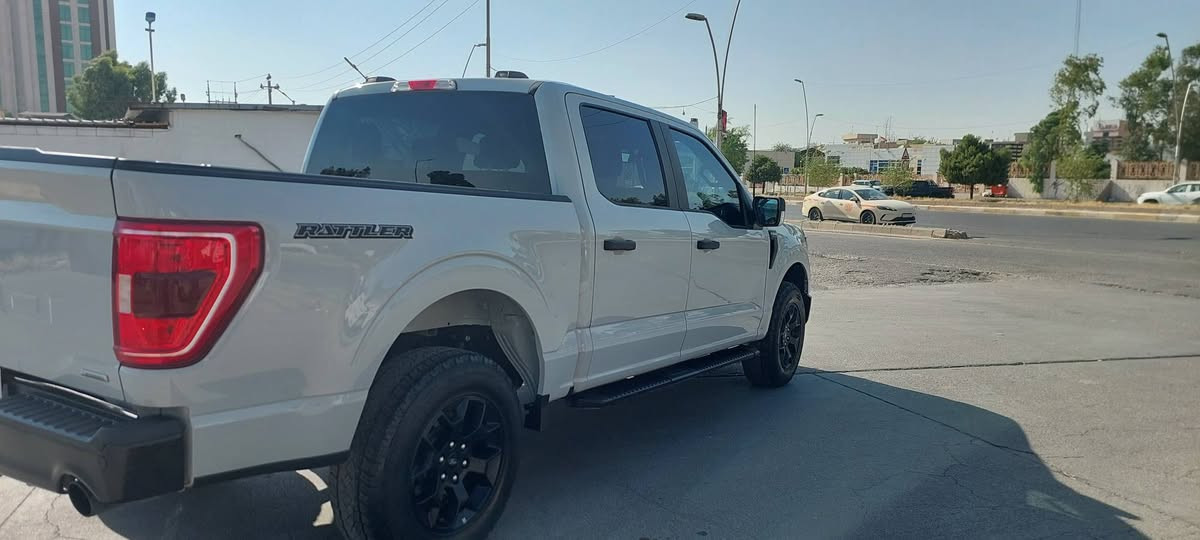 فۆرد F150 
رەنگ سمنتی 
مواسەفات 
دەبل ئەکسل 
دەبل گزۆز 
گێر‌ لە سوکان 
پێش و پشت رادار 
نەینوک رادار 
نەینۆک پلاجکتۆر 
ماوەی رۆیشت 67 مایل
لێدران 
تەنها یەک دەرگا بۆیاخ 
3 جێگا PDR 
سەقفی یەک تۆز تەزرەیی هەیە 
بێ ئێرباگ
 سعری 258 وەرەقە و کەمەک مەجال 
شوێن هەولێر 
***********
واتس ئاپ ، فایبەر أربيل, العراق

