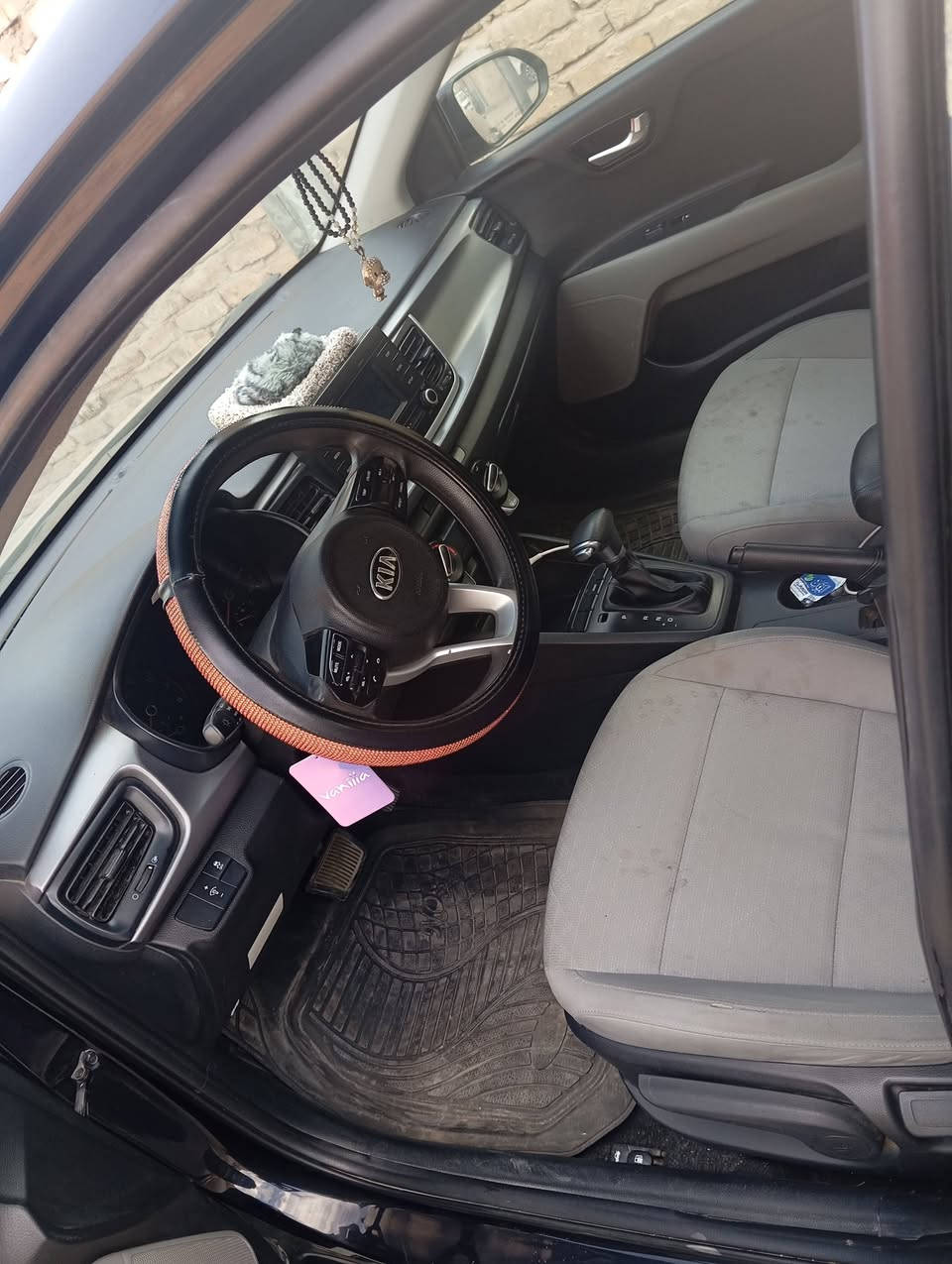 السلام عليكم سياره كيا ريو موديل ٢٠١٩ كير محرك فول تبريد تدفئه فول صدرها بلادي سياره نضيفه تحكم ستيرن حادثها بنيد ودعاميه وبيها بالباب الوره والكدام بارد شبر السعر ٩٧ للاستفسار اتصلوا ع هذا رقم ***********
