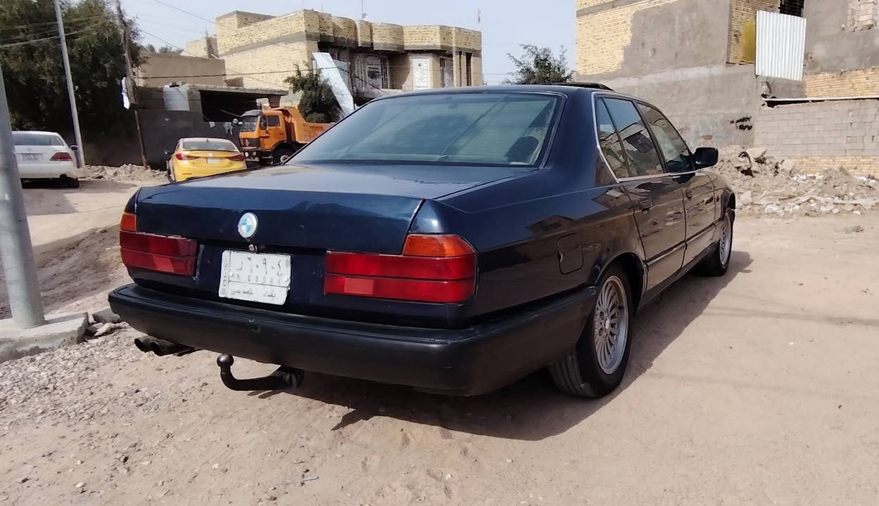 السلام عليكم
بي ام  735 موديل 92 رقم بغداد سنويه ل 27  سياره بلاديه مكينه مفتوح گير عادي اصل نمره طويله فتحه طگتين حداديه الصدر ٥٠٪ عربانه وره جديده مكفوله من الضربه والعيب الشرعي مكان السياره ناصريه قضاء الرفاعي. 
 السعر ٣٩ وبيهه مجال 
 ***********
