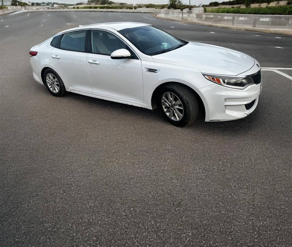 السلام عليكم ورحمة الله وبركاته كيا أوبتيما للبيع وارد أمريكي موديل 2018 حادثة قبق الجنطه جزء بسيط السيارة كير ومكينه كفالة السعر 138 (*********** )
