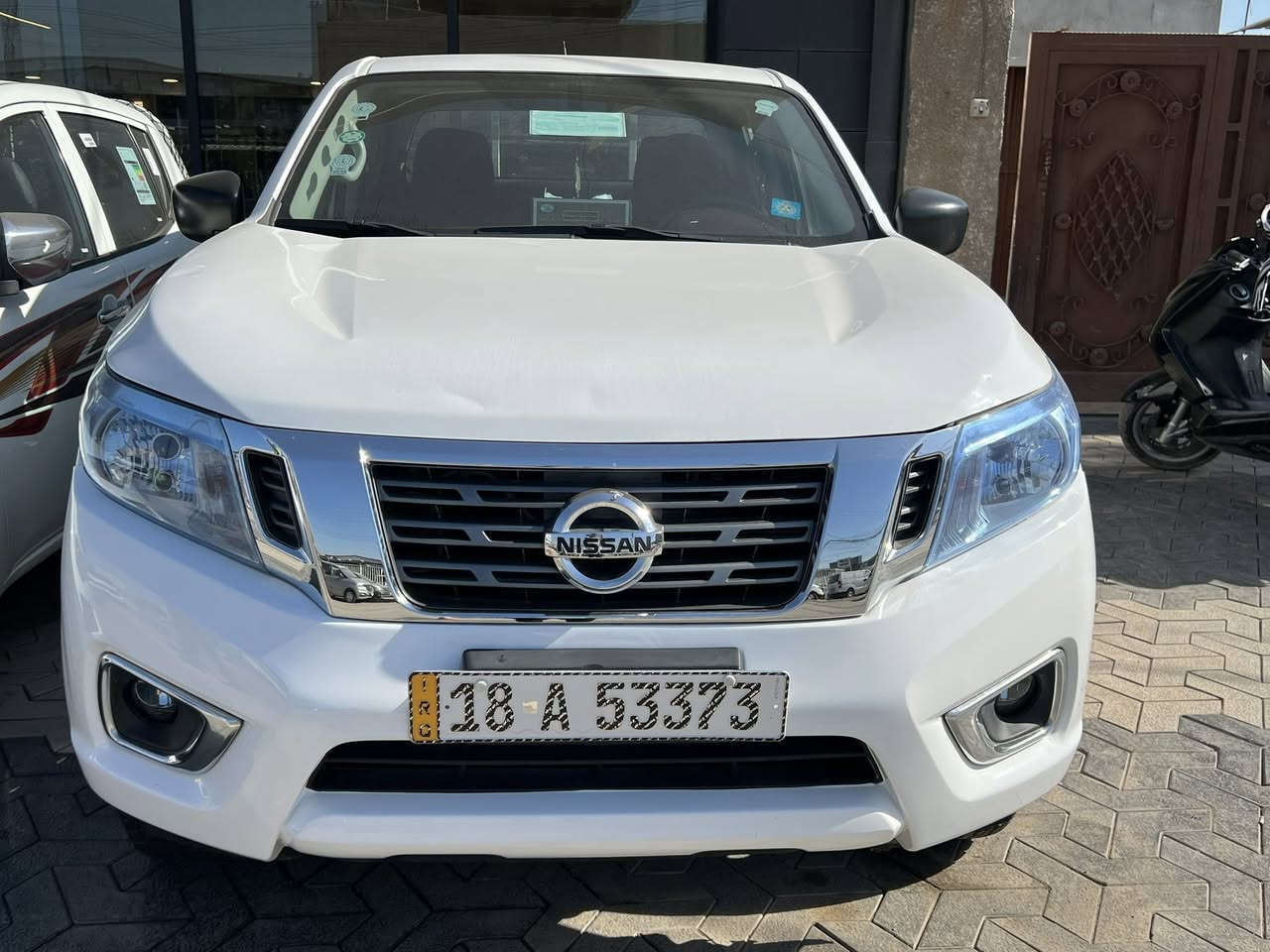 السلام عليكم …
نيفارا موديل 2019 هزة ورقم وسنوية جديد وبأسمي تحويل ثاني يوم 

ماشية 72,000 كيلو حقيقي 

مواصفات معروفه الاعتيادية وبيها كلوبات زينون وبلوجكترات زينون وشاشة وكامرة …
كير اوتوماتيك 

كير مكينة مكفولات ….. شاديلها منظومة مال غاز وشغاله وتفويلتها ب٨ الاف ونص 

جانت بيها دحجه بالبدي والباب الخلفي صار بيها الباب خلفي يمين صبغ وربع البدي والبنيد بي على كد شبر مال طابوكة عدلتها وصبغت على كدها 

مكان السيارة : بغداد 

السعر :175$ وبيها مجال جداً بسيط 

شراي اتصل : ***********
