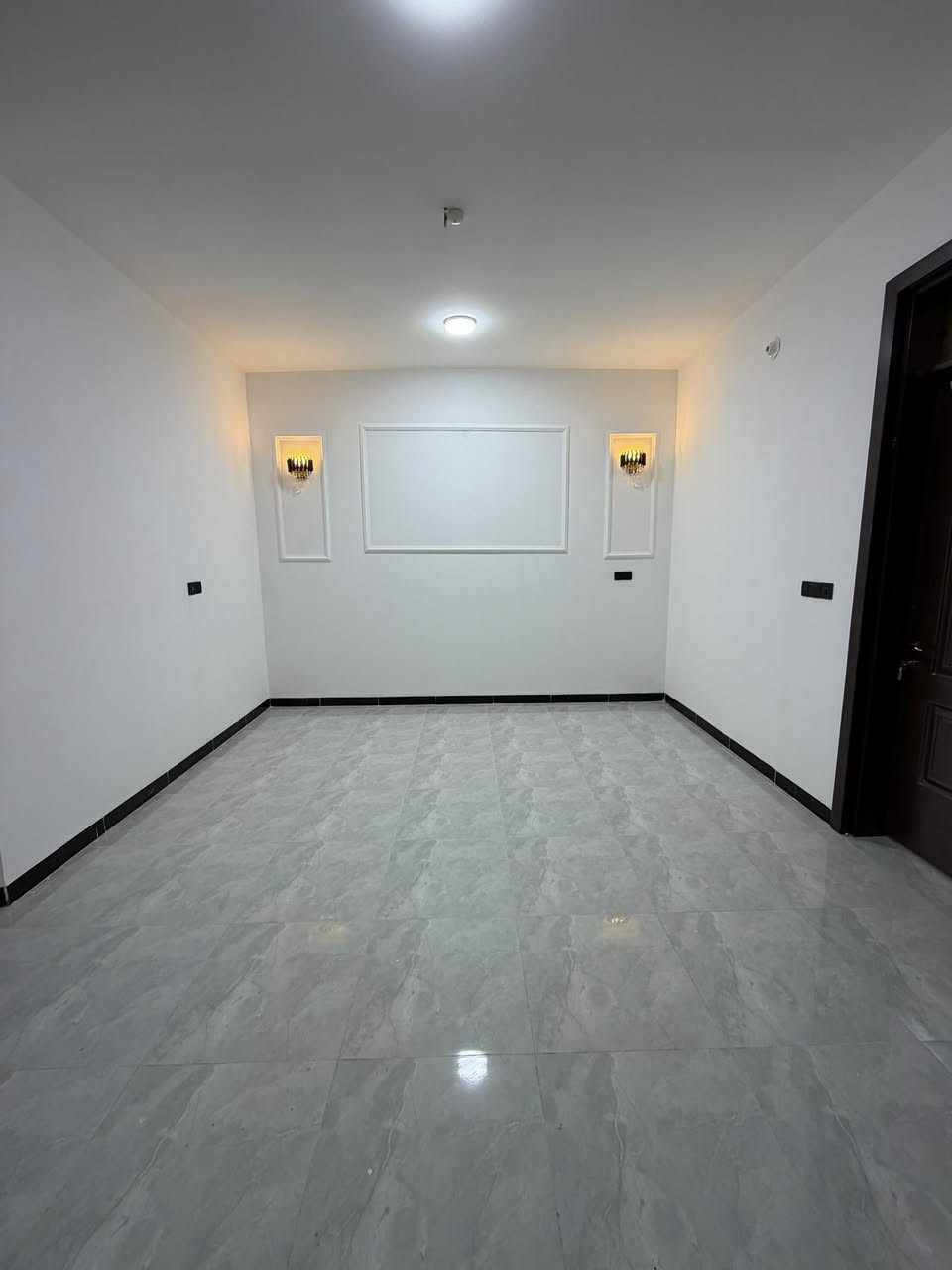 #دار_للبيع_طابو_زراعي 👇👇‎👇#استلام_مباشر
#الموقع // #حله_نادر_الثانيه خلف مول اخل الخير القديم

 #طابقين_بناء_حديث_درجه_اولى

#متوفر_كافه_الخدمات ✅ 

#المساحه // 130 م واجهة 7.50 م ❌ 17.50  م

#السعر // خاص

#التفاصيل ( استقبال + مطبخ  + هول 

+ غرف نوم عدد 3 + مجمع صحيات عدد 3

+ منور عدد 2  + طارمة )

——————————

للاستفسار اكثر مراسلة الصفحة او الاتصال 

 #علاء_الغرباوي  📞 ***********

او مراجعه المكتب 🏠#مكتب_روعة_اللقاء_للعقار 🏠

               🏗️ #مــوقع_المكتب🏗️

{ بابل/ حله نادر الاولى شارع الخدمي قرب سكله صدام }
