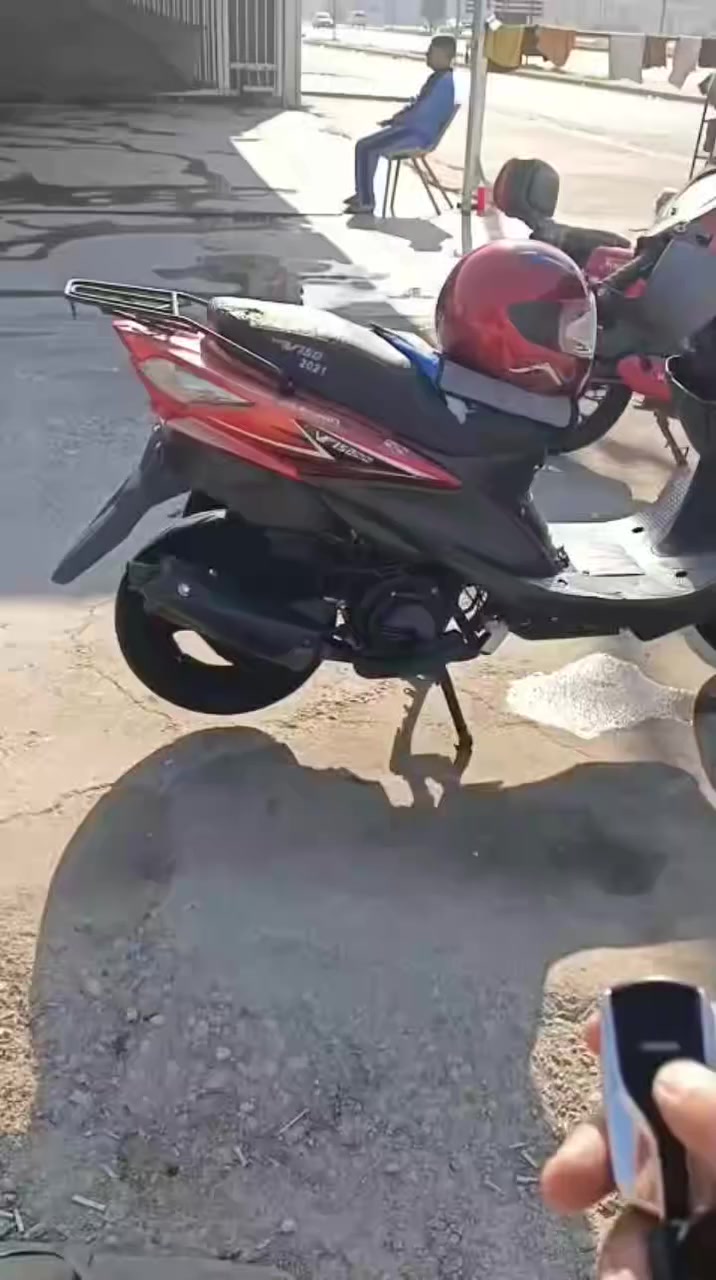 السلام عليكم دراجه للبيع كهربأيات كلهن شغال سلف بصمه تشغيل عن بعد وحساس نظام سرقه بي حجم ١٥٠ دراجة فول فول نشاط و ناعمه محرك حيل نضيف بس بي بخار مثل ما موضح بافيديو دراجه موديل ٢٠٢١ شراي خابرني *********** كركوك حي العسكري
