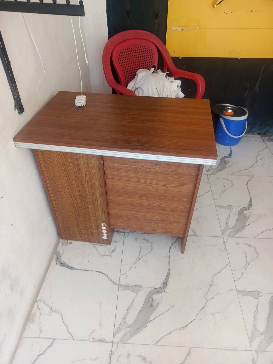 سلام عليكم غراض للبيع لعابات مال ملابس ثنين كاملات  واحد نص وميز كلمن وسعره كربلاء الحولي مقابيل مستشفى الكفيل رقم ***********
