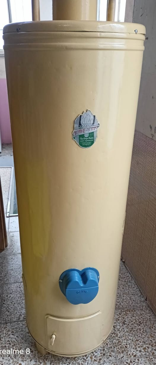 السلام عليكم شباب عندي هذول اغراض للبيع
السخان سعره60 ألف شرط نضيف وبي مجال 

الباب الحوش كامل مع الملبن سعره 55الف وبي مجال 

قاعده تانكي سعره 25 ألف وبي مجال
الشراي اتصل على الرقم ***********
