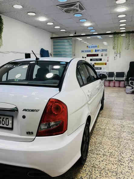 السلام عليكم
سيارة اكسنت للبيع 
موديل 2011 شكل السبورت
محرك 1600 دوش محرك وكير مكفولات 
حدادية جديدة 
فول مواصفات فتحة سقف واشاير بالمري
تبريد +تدفئة + شاشة + دوشمة جديدة داخلها جديد 
تخم تاير جديد ادامة جديدة للمحرك 
 سيارة رقم بغداد ب اسمي شرط رقم جديد سنوية جديدة تحويل ثاني يوم 
ماشية 145الف حقيقي سيارة مال دكتورة
السعر 110 للتواصل  مكاني بغداد ***********
