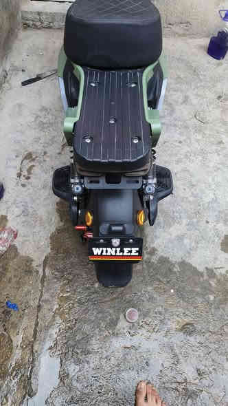 F3  WINLEE
5 بطاريات بعدهن جدد 
دراجه نضيفه 
قويه معروفه مواصفاتها 
بلوتوث بصمه كارت و 2 سويجات 
للعلم ماخذها ب 700 
ورايدها 500 وبيها مجال 
رقمي ***********
