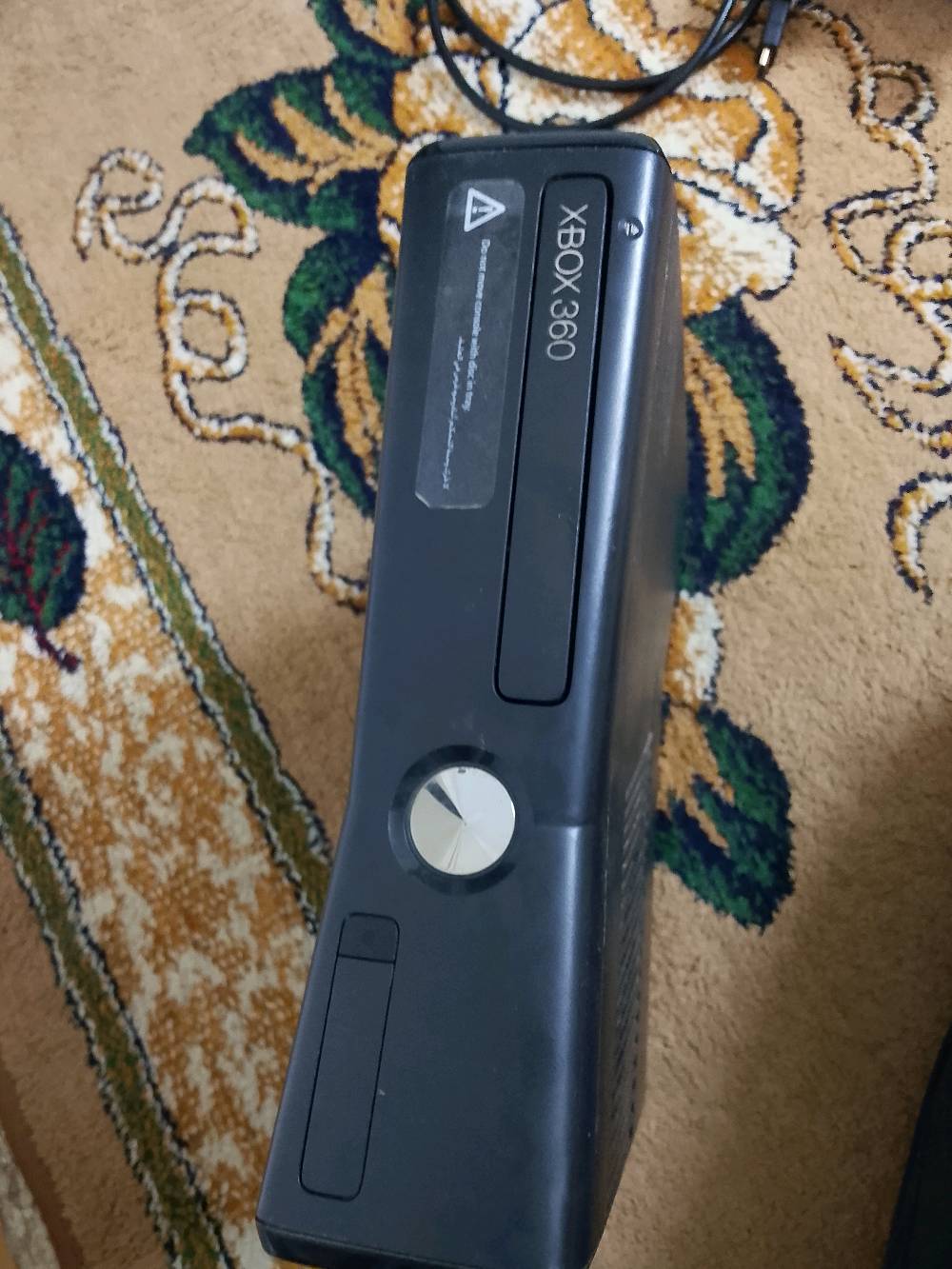 اكس بوكس 360 البيع بي 250 مع يد واحد العنوان بغداد مدينة الصدر الاورفلي السعر 150وبي مجال