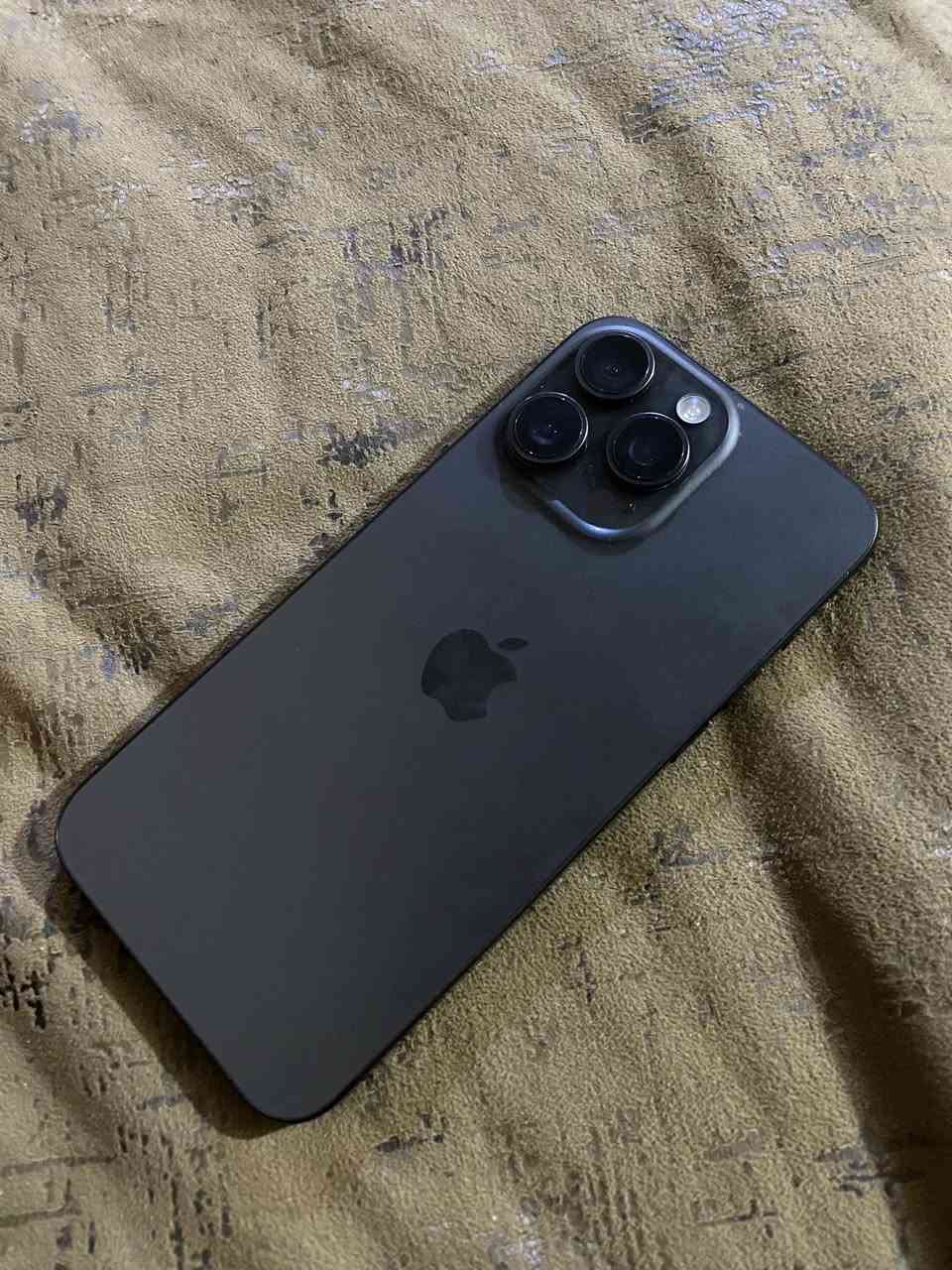 آيفون 15 برو ماكس للبيع حاله البطارية 92 مبدلة  شاشه الباقي كفالة رقم   ***********
