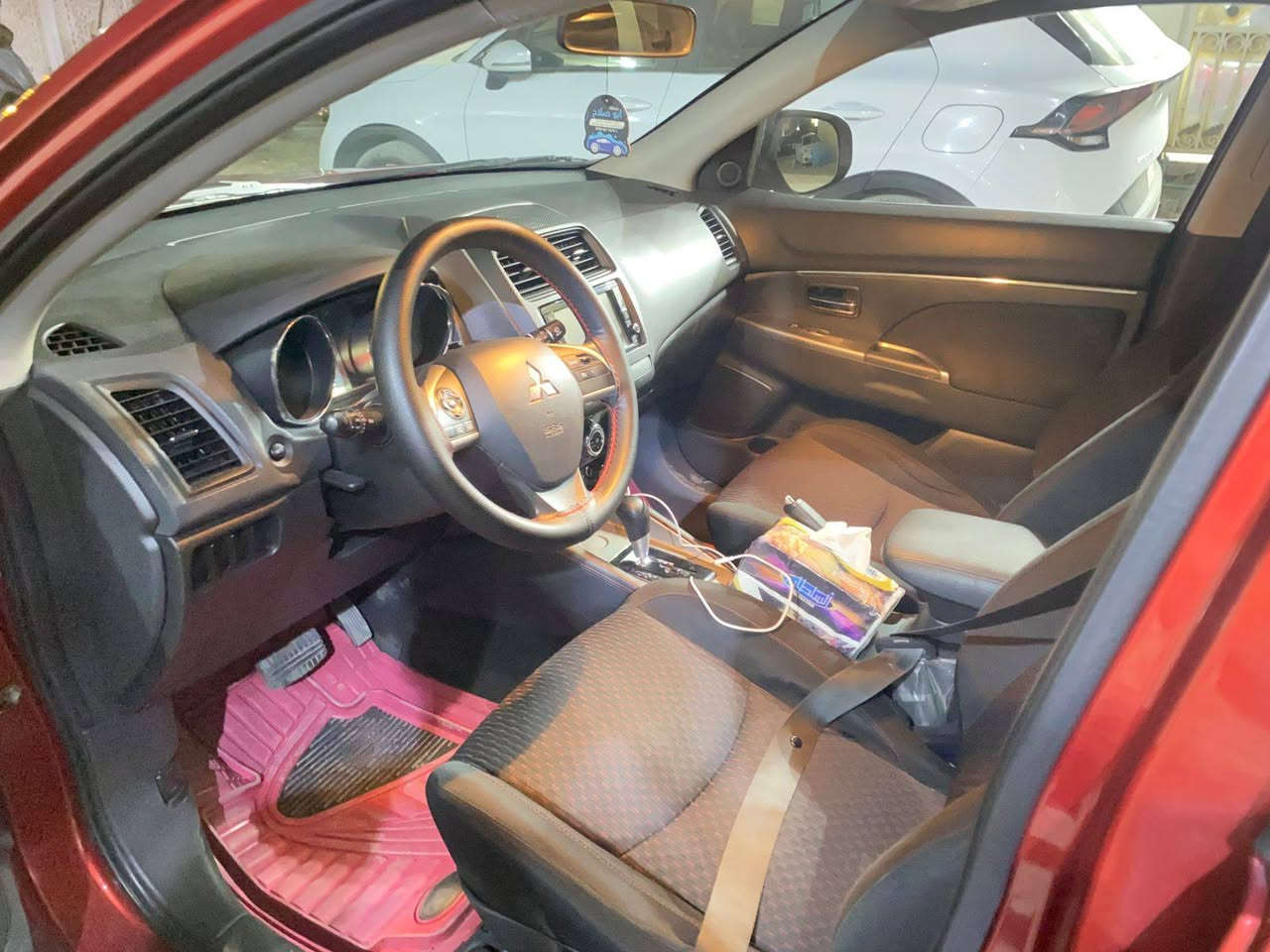السلام عليكم
مسيوبيشي اوتلاندر سبورت (Outlander Sport) 2018

محرك 2000 

كشنات مخمل 

تحكم مقود جهتين 

ويل  مع اطارات جديده 

شاشة بلادية بلوتوث

ماشية 52 الف 

رقم بغداد بأسمي 

حادثها قطعه وحده ( جاملغ يمين فقط بدون دواخل ) 

مكاني الكاظمية 

***********

السعر 120 وبيها مجال 

سياره نظيفه كلش بمعنى الكلمه
