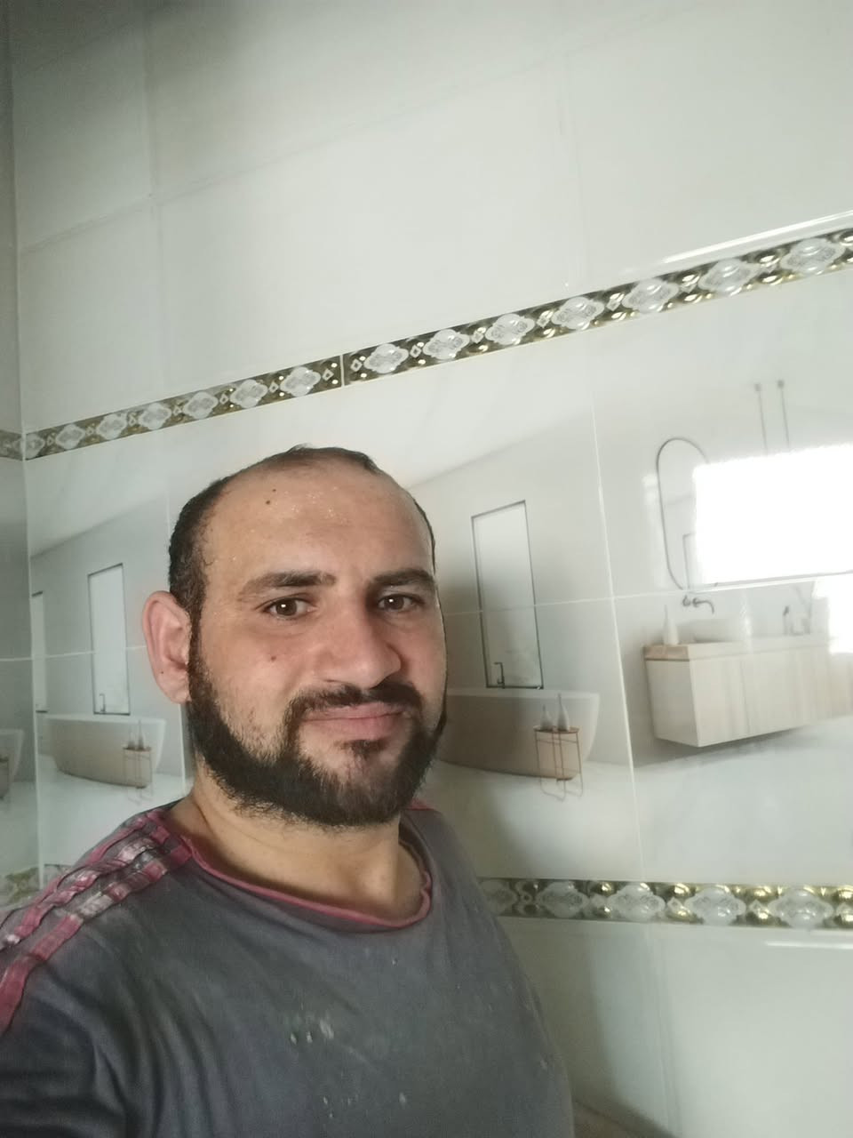 خلفه سراميك وبرسلين و مرمر وكاشي جدران و ارضيه.درجه اولى شغل ليزر استلام مهندس***********ابو يوسف المصرى
