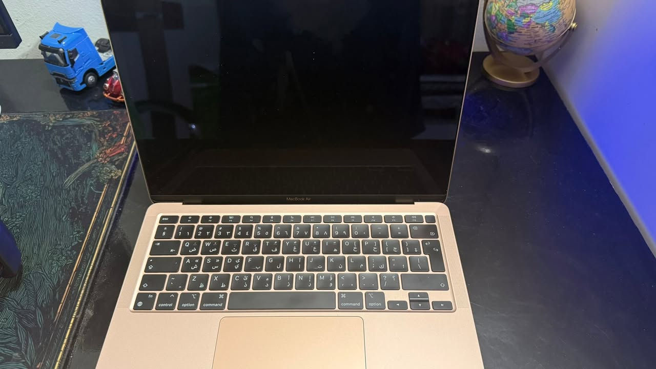 Macbook air M1
Storage 256gb

Memory 8gb

Battery 🔋 96 

مستخدم قليل كولش نضافتة ١٠٠ بالمية 

سعرة ٦٠٠ الف و بي مجال بسيط
للاستفسار : ***********
