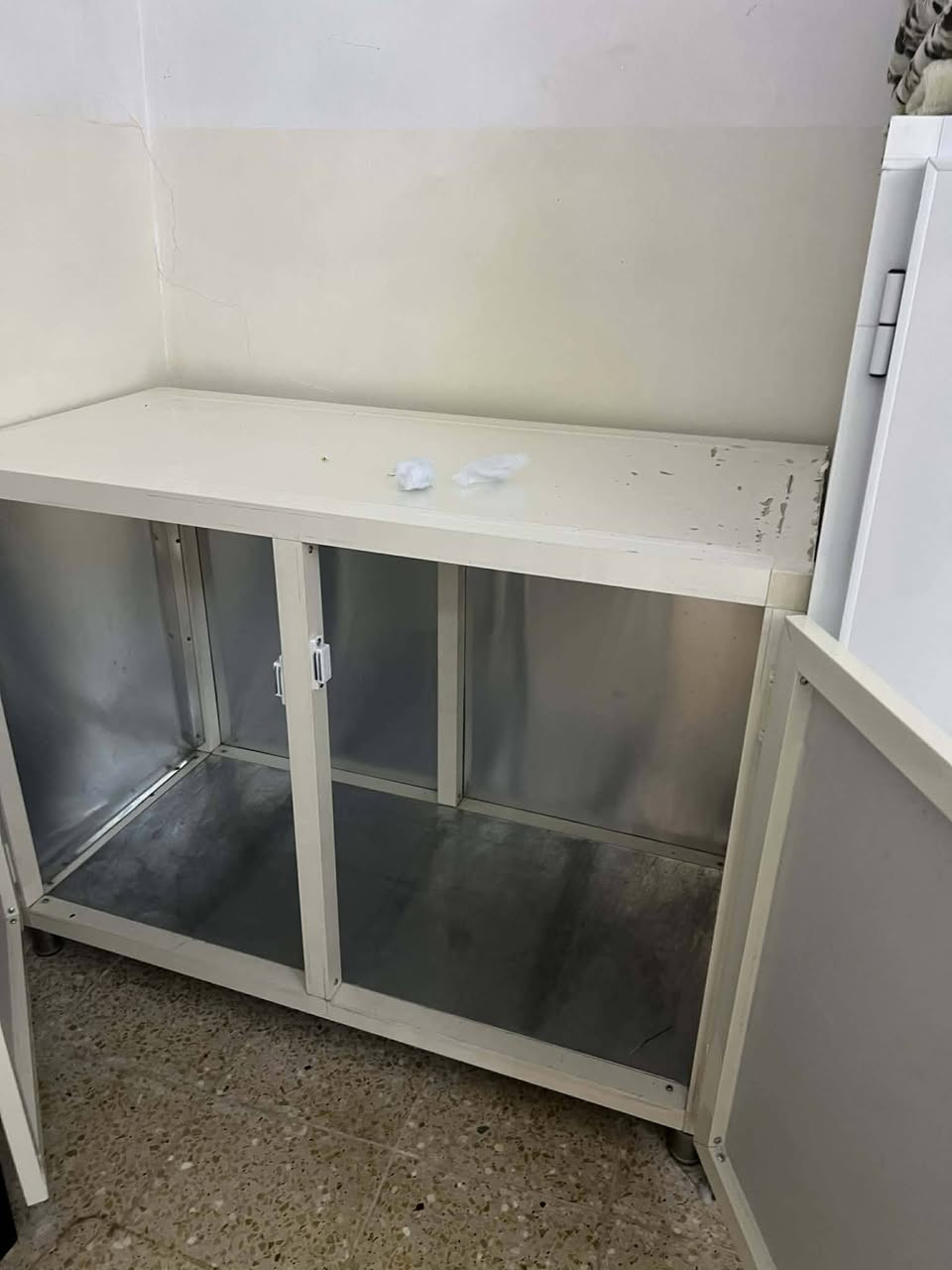 السلام عليكم كاونتر عدد ٢ بحالة جيدة سعر الواحد ١٠٠الف مكاني الموصل حي التأميم *********** واتساب
