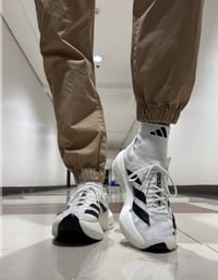 حذاء جري • أديداس • أديزيرو