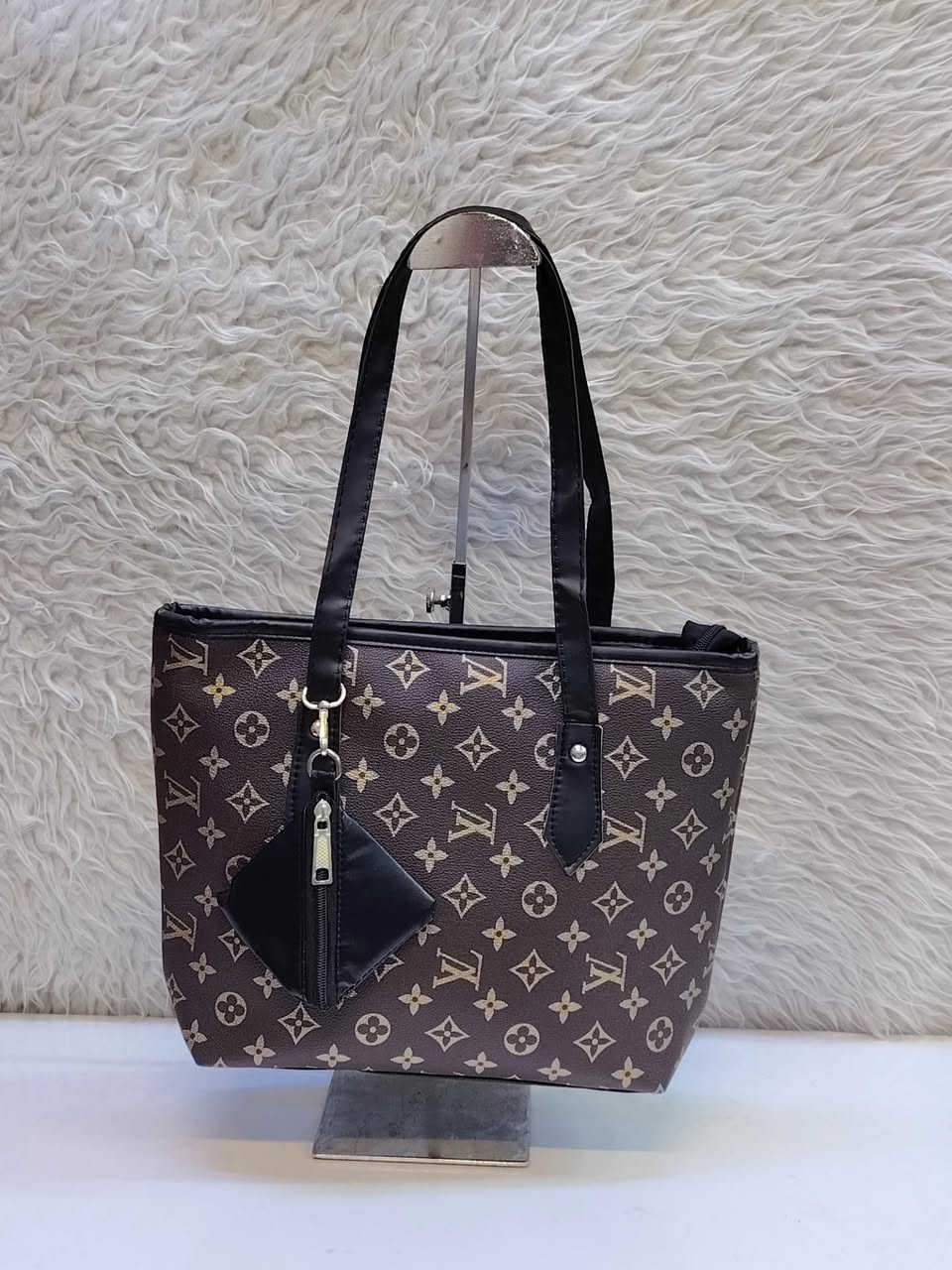 🌹 #أنسب الاسعار للاحذيه و الحقائب 🌹
 حقيبه نسائي مميزه السعر 5000 
#العنوان #شارع الامام القاسم ع الفرع المقابل لصيدلية كمال الجلبي داخل القيصريه 
#يتوفر #خدمة توصيل كل محافظات العراق 🌹


**إذا كنت صاحب هذا الإعلان وتريد حذفه لأي سبب، رجاءا أرسل رسالة إلى الدعم الفني**