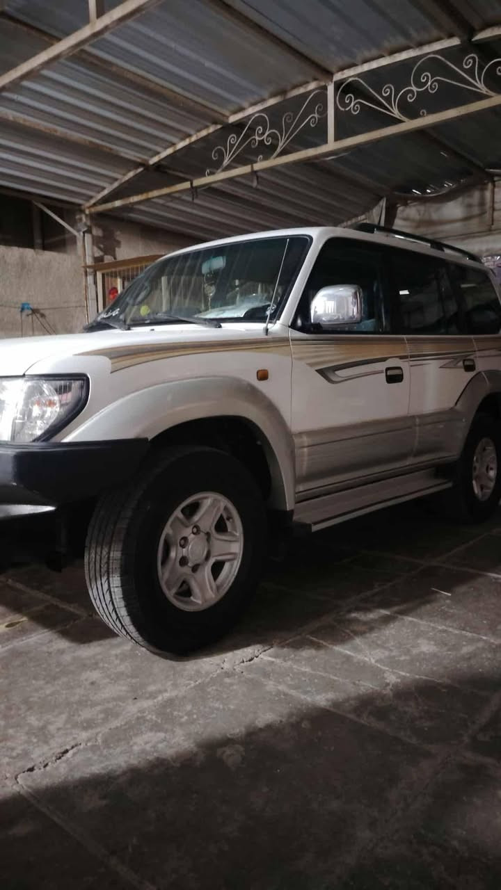 السلام عليكم لاندكروز برادو 1998 للبيع او المراوس  مكفوله سياره خير من الله رقم بغداد انگليزي مكينه كير خير من الله تبريد ثلاث قطع كهربائياتها وضع شركه
للاستفسار ***********
السعر 105وبيها مجال
