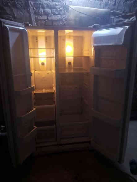 ثلاجه جبيره 28 قدم نضيفه كلش شرط الفحص للبيع سعره 250 وبيه مجال اتصال هاتفي ***********
