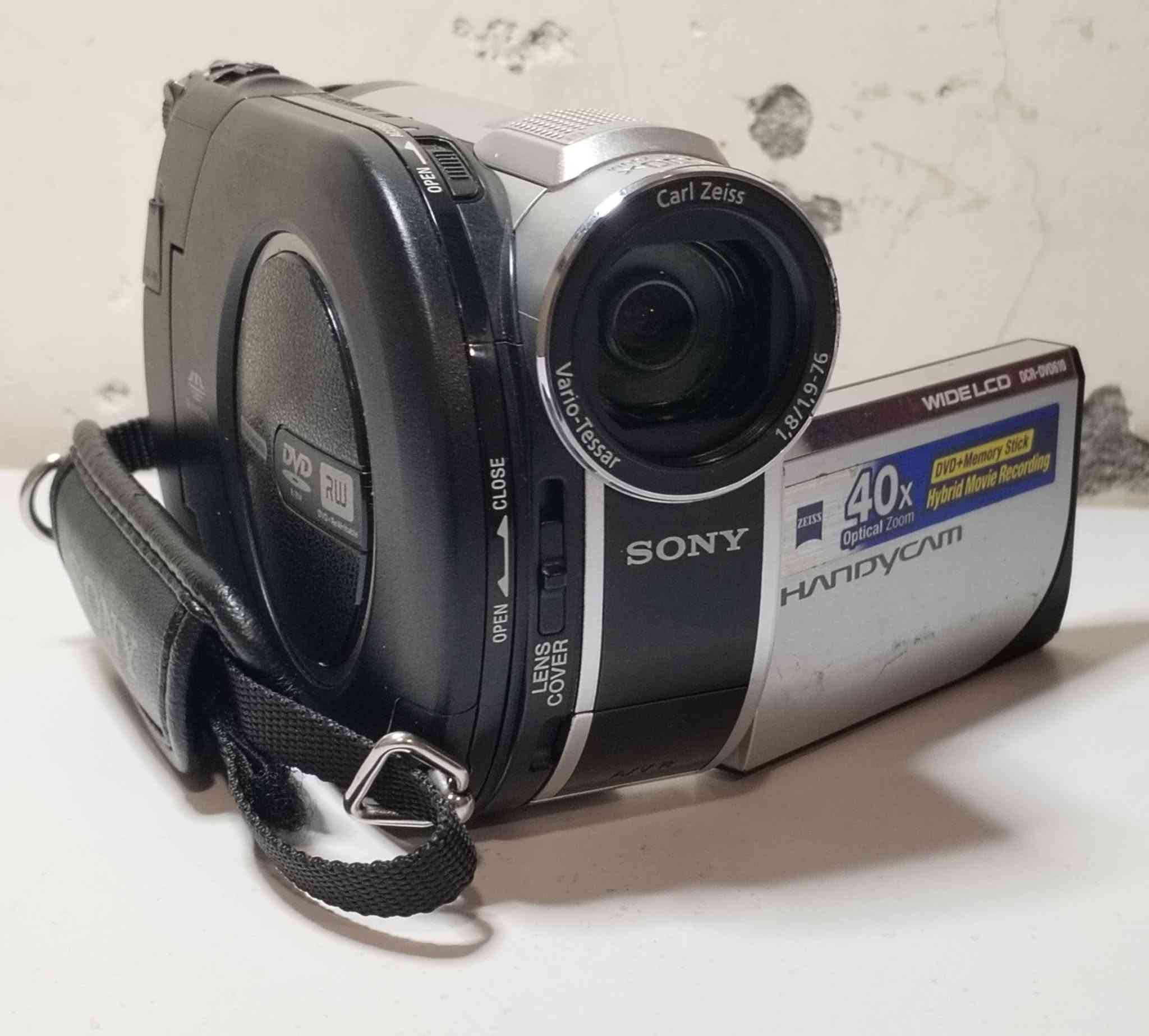 Sony Handycam DCR-DVD610
كامره سوني بل كارتون مع الكتلوك
شاشه لمس 2.7 بوصه
تصور فيديو ب قرص dvd بس ماعندي
ورام ٢ كيكا سوني اصلي
الزوم 40x
مع كامل الغراض والشاحنه واي خلل مابيها


**إذا كنت صاحب هذا الإعلان وتريد حذفه لأي سبب، رجاءا أرسل رسالة إلى الدعم الفني**