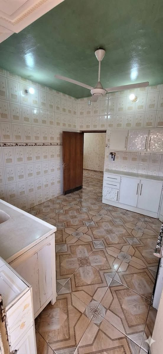 دار للبيع، مساحه ٢٠٠ متر ، طابو صرف
العنوان: الرازي، خلف صيدليه الؤلؤه،  
للاستفسار: ***********
