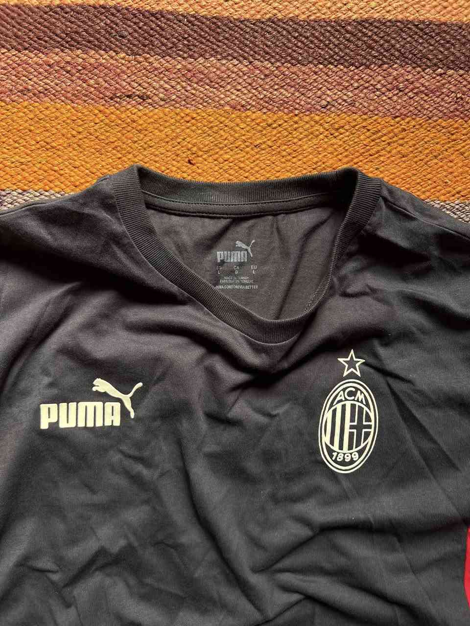 بوما 
تشيرت شعار نادي إي سي ميلان 

شعار قديفه
اورجنال سبشل

قياس لارج ستندر 
السعر والحجز مراسله الصفحه او واتساب


**إذا كنت صاحب هذا الإعلان وتريد حذفه لأي سبب، رجاءا أرسل رسالة إلى الدعم الفني**