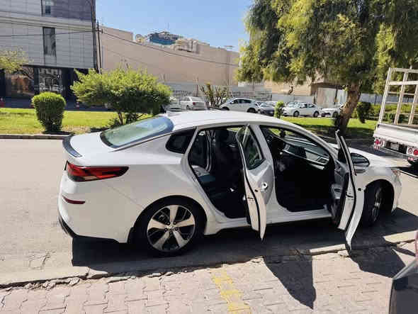 السلام عليكم 
للبيع بدون ايرباك
أوبتما ٢٠١٩ s فول عدا البونراما
رقم أربيل الدولي الجديد وبأسمي
٣ أنظمة قيادة 
كشن سائق فول كهرباء
بصمة + بصمة ابواب
ترحيب عند الاقتراب 
جنطة اوتو عند الاقتراب
رادار امامي + رادارات جانبية
فول تحكمات ستيرن
تحديد مسار + كروس سرعة 
قيادة ذاتية + توقف ذاتي عند الاقتراب
شاشة كبيرة تدعم الكار بلاي 
ماشية السيارة ٧٤ الف 
حادثها جاملغ امامي وشوية من بنيد
بيها بارد باب سائق 
سيارة نظيفة ومابيها نقص 
مكان السيارة بغداد الدورة
السعر ١٥٢ وبيها مجال بسيط

***********
