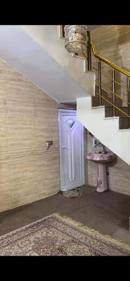 السلام عليكم دار للبيع المساحة ٨٤متر طابقين بناء حديث أرضية مرمر تغليف سيراميك هندي موقعه ممتاز شارع تبليط وخدمات الموقع حي العباس الفرع الاول الفرع المؤدي الى فندق البارون

الرقم:***********
